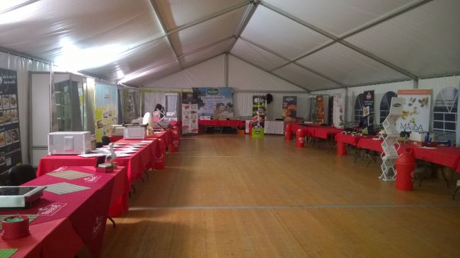 Loueur de tente pour couvrir un salon proche de Rouen